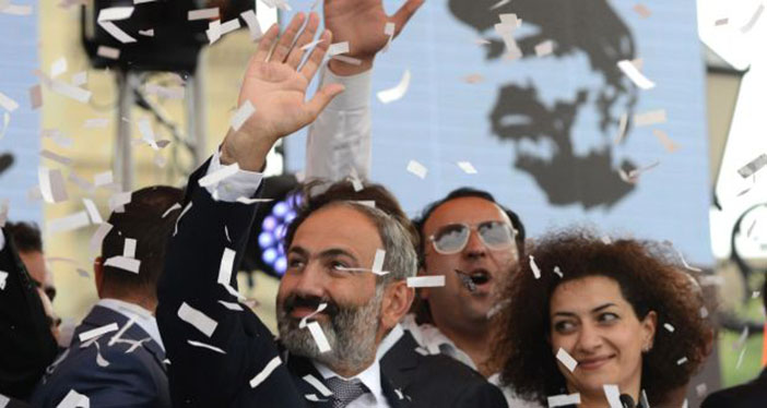 Muhalif gazeteciden muhalif politikacıya: Nikol Paşinyan